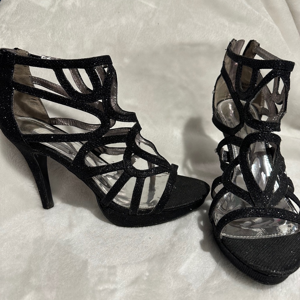 Womens black pumps size 8.5